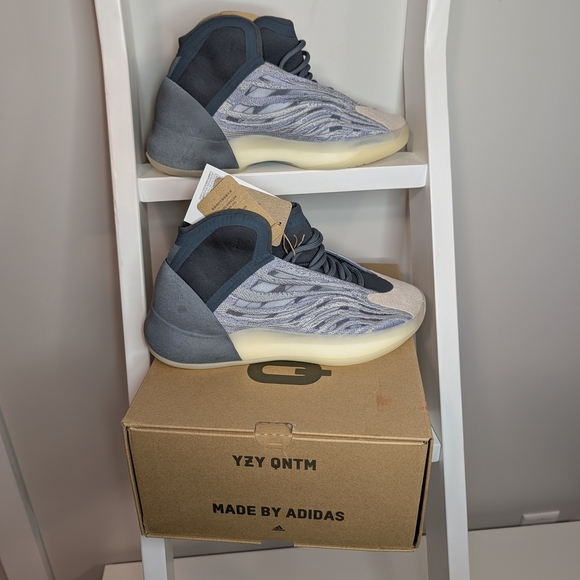 🖤 Adidas Yeezy Quantum Sneakers- Unisex- Mens 6 Women's 8- NEW in Box! - Picture 3 of 6